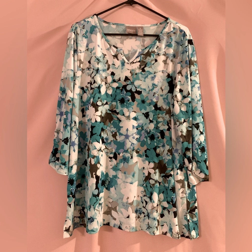 Chicos brand women’s floral top